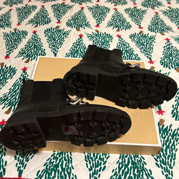 Michael Kors Scarlett Leather Bootie. Like NEW!! Size 7 (in original box). - Picture 3 of 5